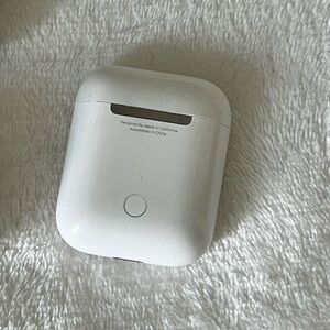 Apple AirPods Charging Case